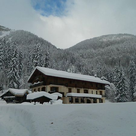 Hotel Les Sapins Montriond Exterior foto